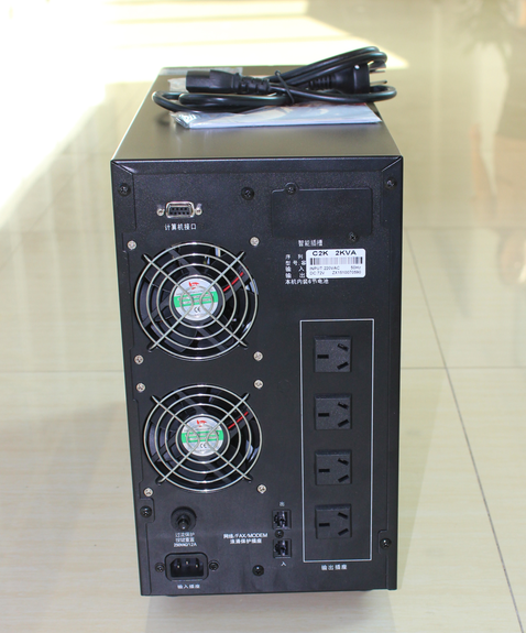 在線式ups電源開機(jī)和關(guān)機(jī)時,“滴”的一聲,告知按鍵開啟或關(guān)斷成功。